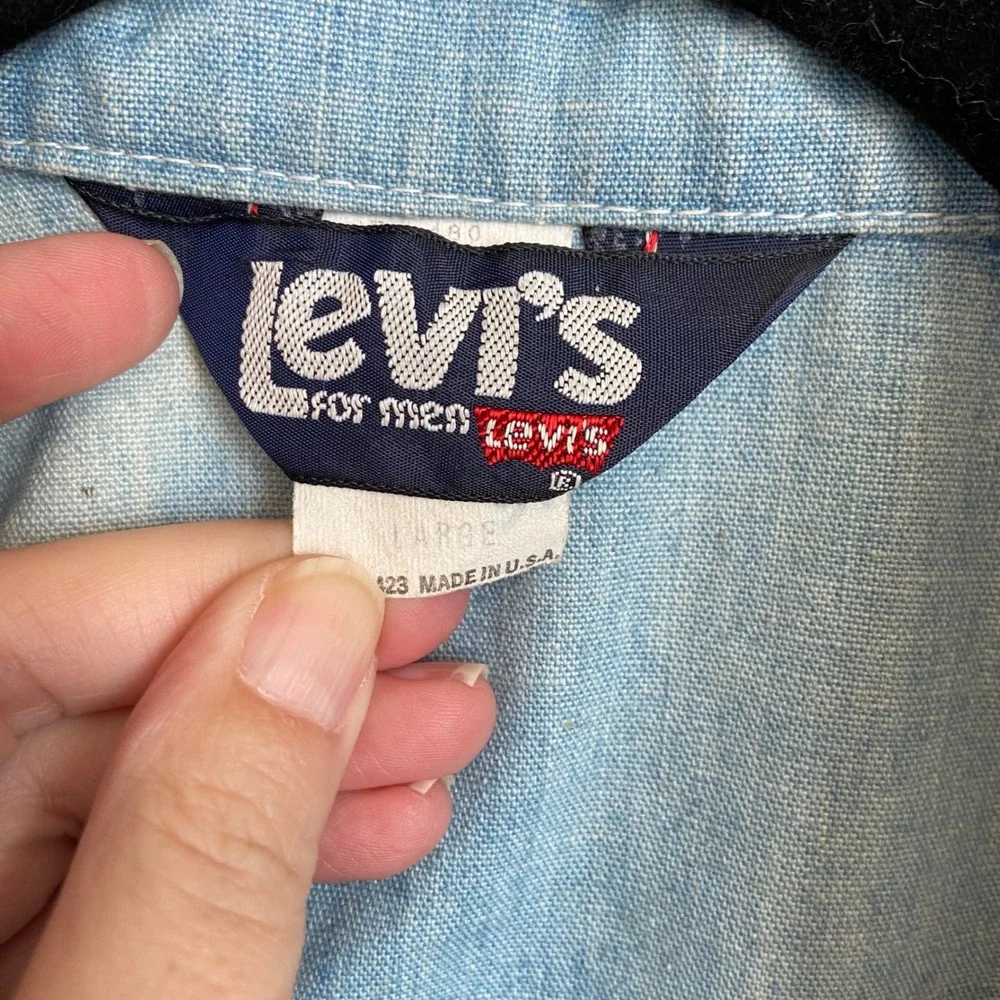 Vintage Levi's 70s Men's Bleached‎ Denim Button Up Short Sleeve Shirt Large
